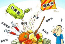 以案说法：食品安全法规不可违 出售过期食品必受罚